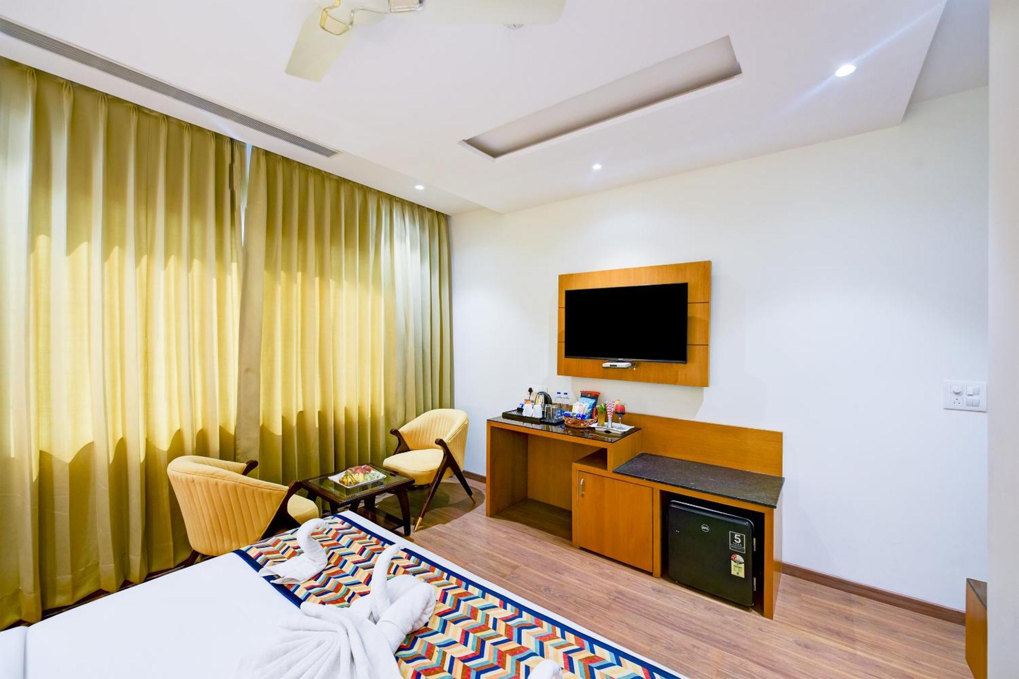 Classio Royale By Io Hotels Near Golden Temple Amritsar Exterior foto